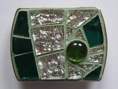 gesp met zilver en groen glas, 50 x 38 mm