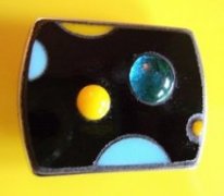 gesp met zwart, geel en blauw glas, 50 x 38 mm